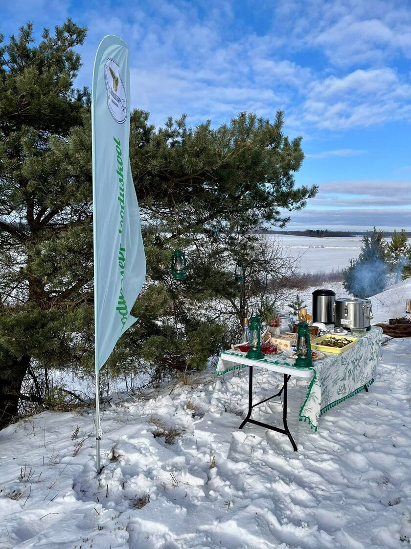 Meeskonna matk, koosolek looduses, meeskonnamängud.